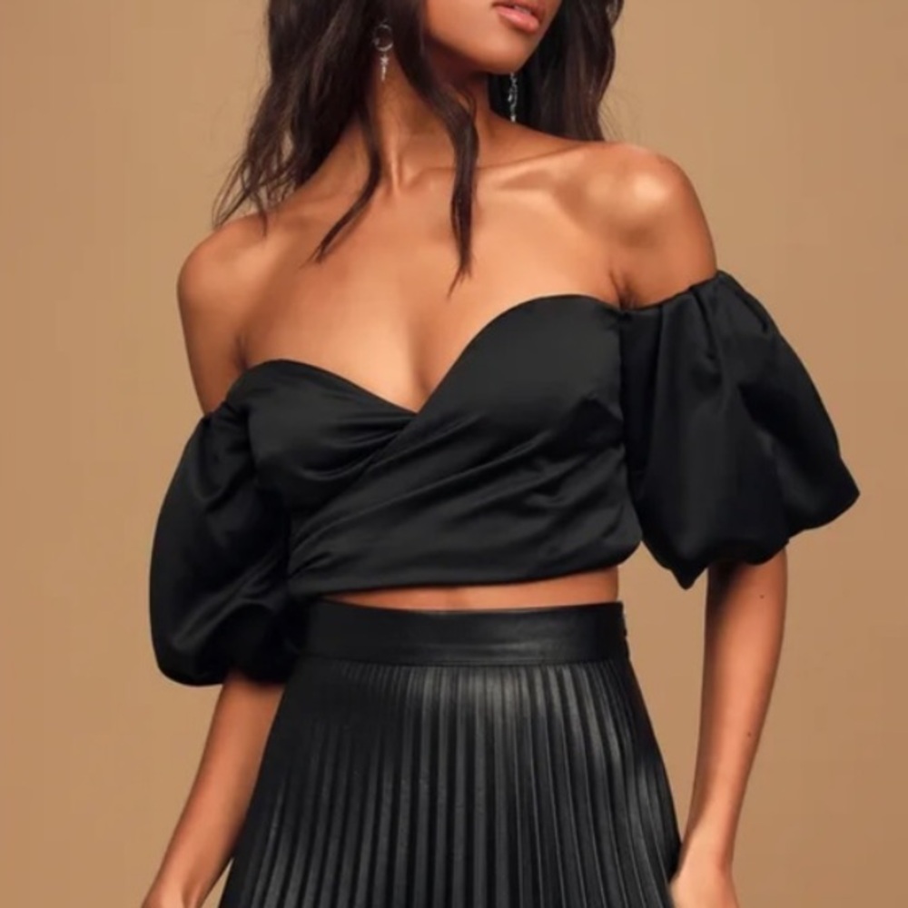 Lulu’s Hot in Here Black Off-The-Shoulder Puff Sleeve Crop Top Black Small EUC